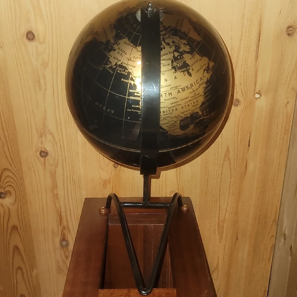 Elegant Black and Gold Globe - Picture 4 of 5